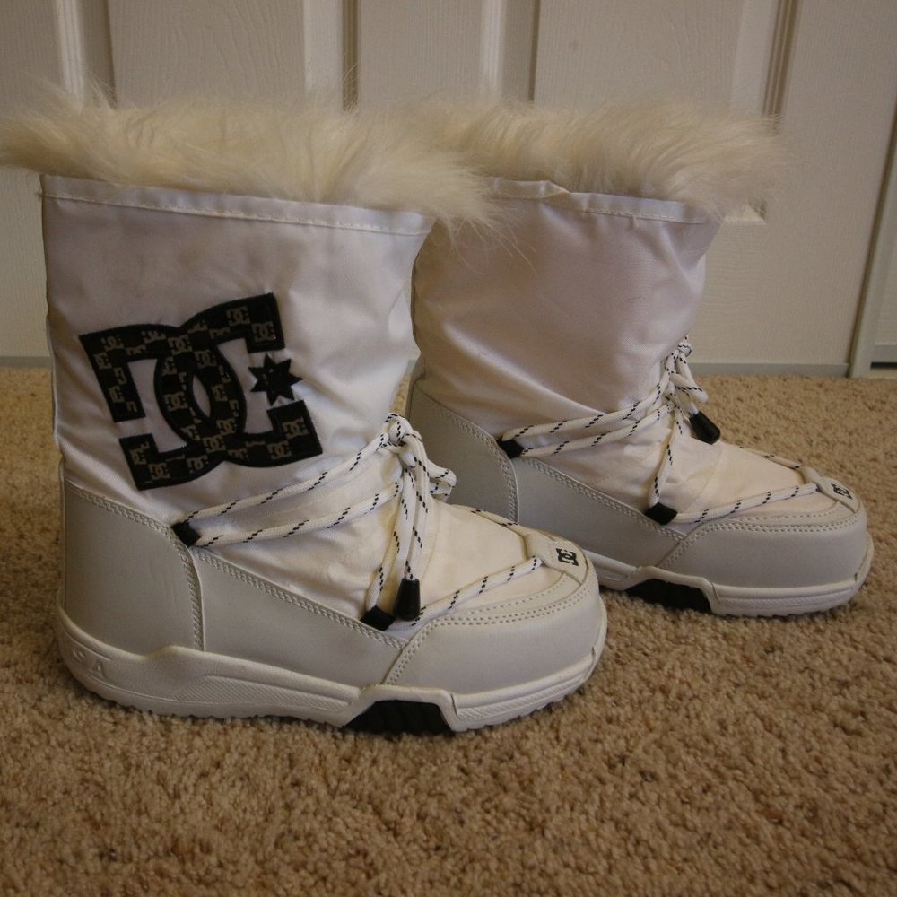 DC Snow Boots Size 7